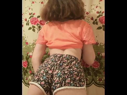 ❤️ Babe żagħżugħa sexy tqaxxir ix-xorts tagħha fuq il-kamera ❌ Porn ta' kwalità lilna ❌️❤