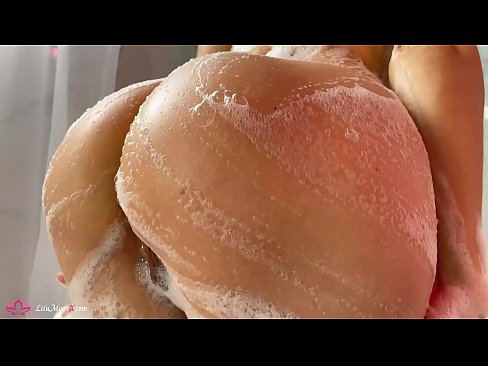 ❤️ Brunette Masturbates Pussy b'vibratur għal orga intens fid-doċċa ❌ Porn ta' kwalità lilna ❌️❤