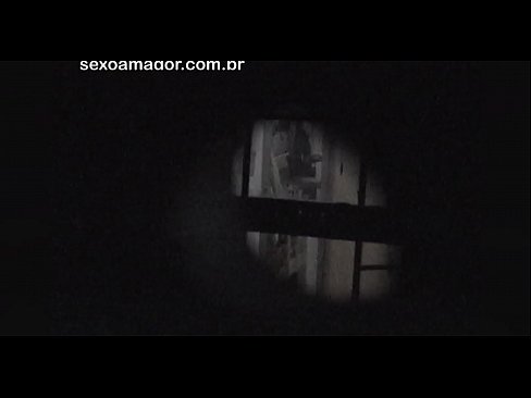 ❤️ Blondie tiġi filmata segretament minn voyeur tal-viċinat moħbi wara briks vojta ❌ Porn ta' kwalità lilna ❌️❤